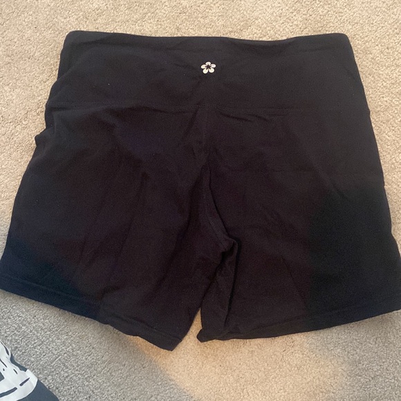 2/$20 💚 Tuff Athletics yoga/bike shorts - Picture 2 of 4